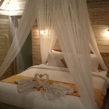 Tiki Bar And More Нуса-Лембонган Экстерьер фото