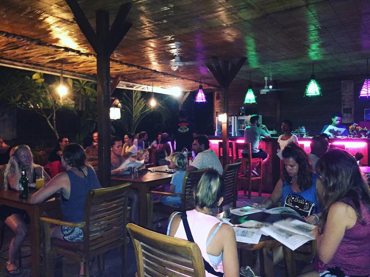 Tiki Bar And More Нуса-Лембонган Экстерьер фото