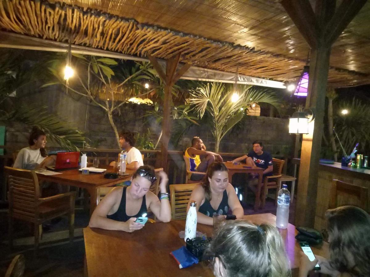 Tiki Bar And More Нуса-Лембонган Экстерьер фото