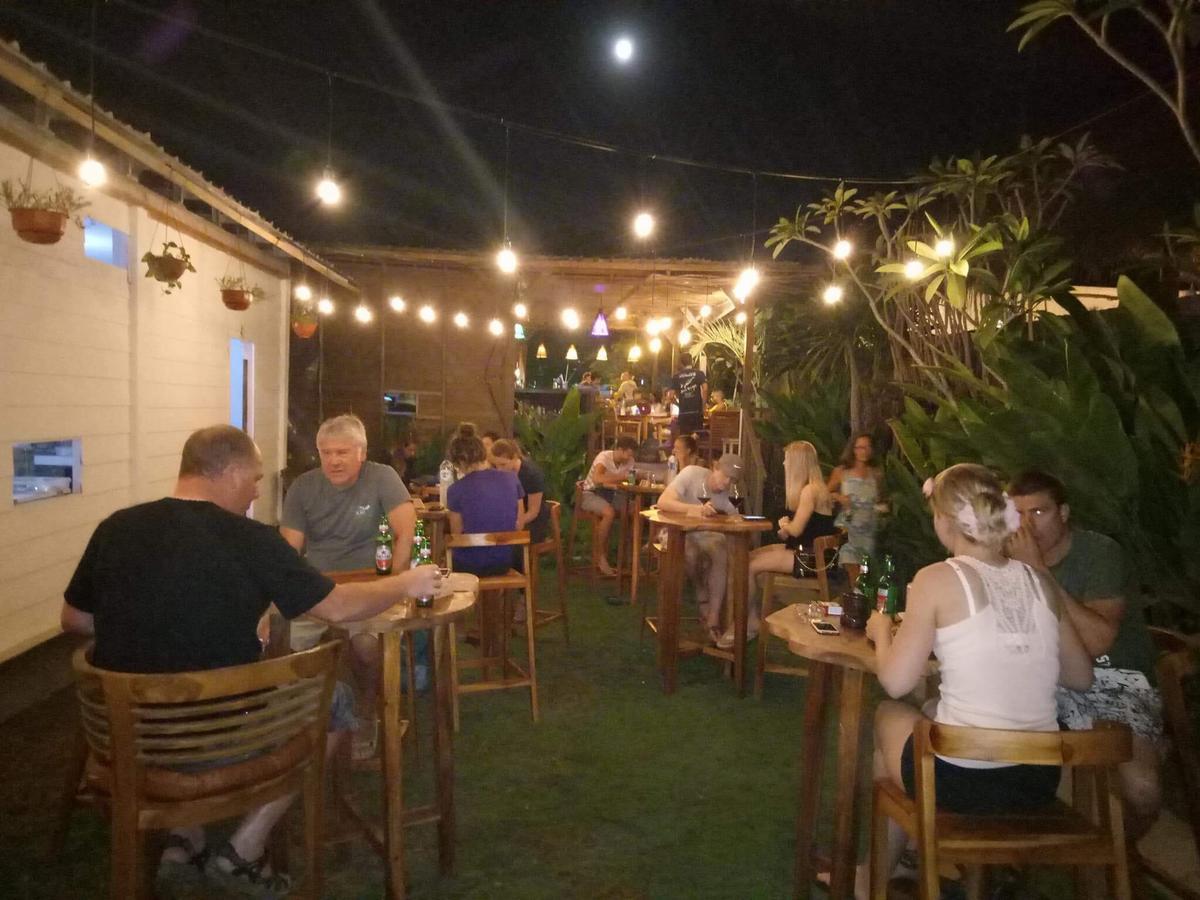 Tiki Bar And More Нуса-Лембонган Экстерьер фото